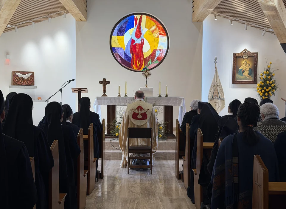 Celebración litúrgica en la capilla